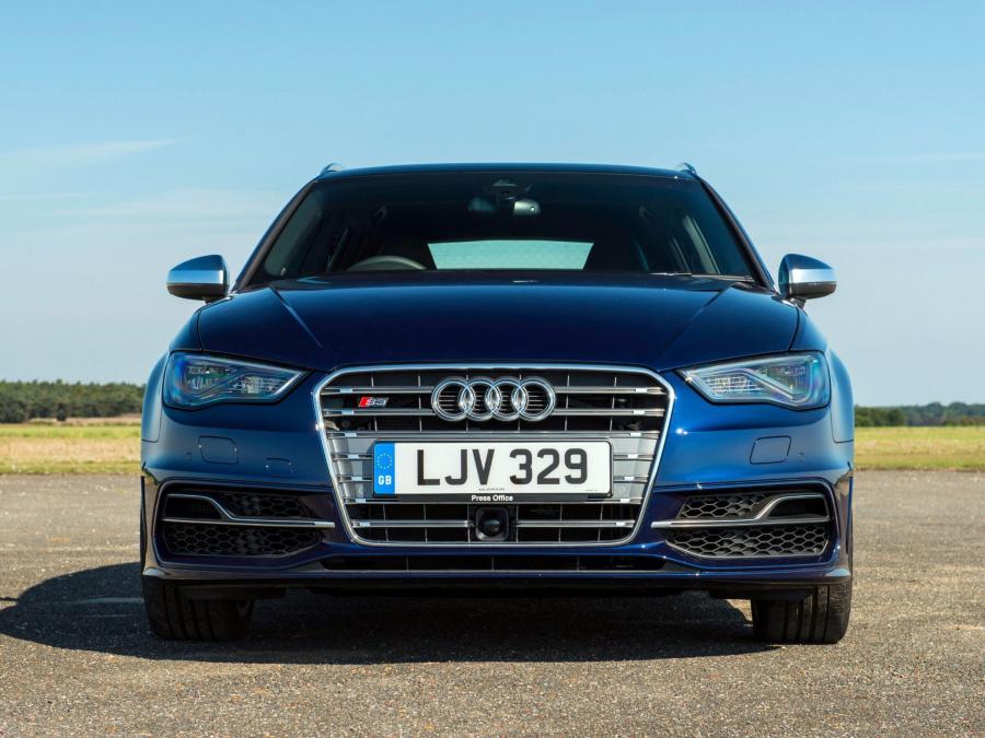  Audi S3 Sportback (8V) 2013 года  (UK) (фото 15 из 17)